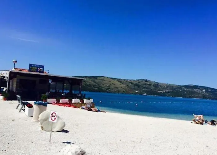 Apartman Three Bedroom With Terrace Seget Vranjica