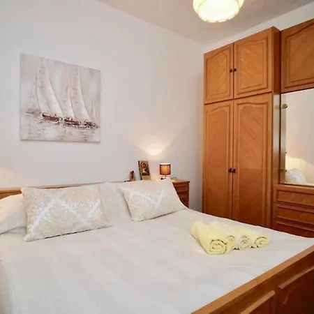 Apartmán Three Bedroom With Terrace Seget Vranjica