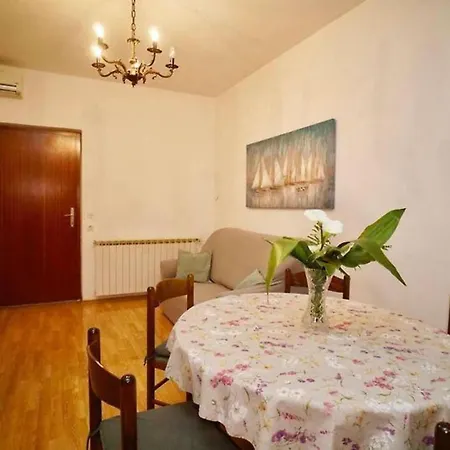Apartmán Three Bedroom With Terrace