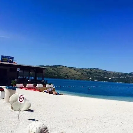 Apartmán Three Bedroom With Terrace Seget Vranjica